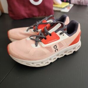 On Cloudstratus women's running Shoes Size 7.5